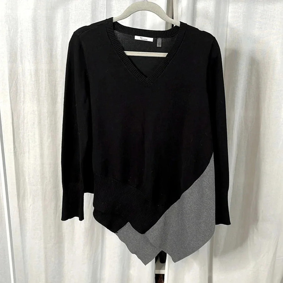 89TH + MADISON NWOT Asymmetric V-Neck Sweater, Size  M - Picture 1 of 9